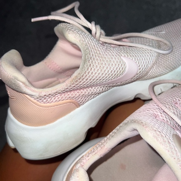 Nike Tennis Shoes - Picture 4 of 5